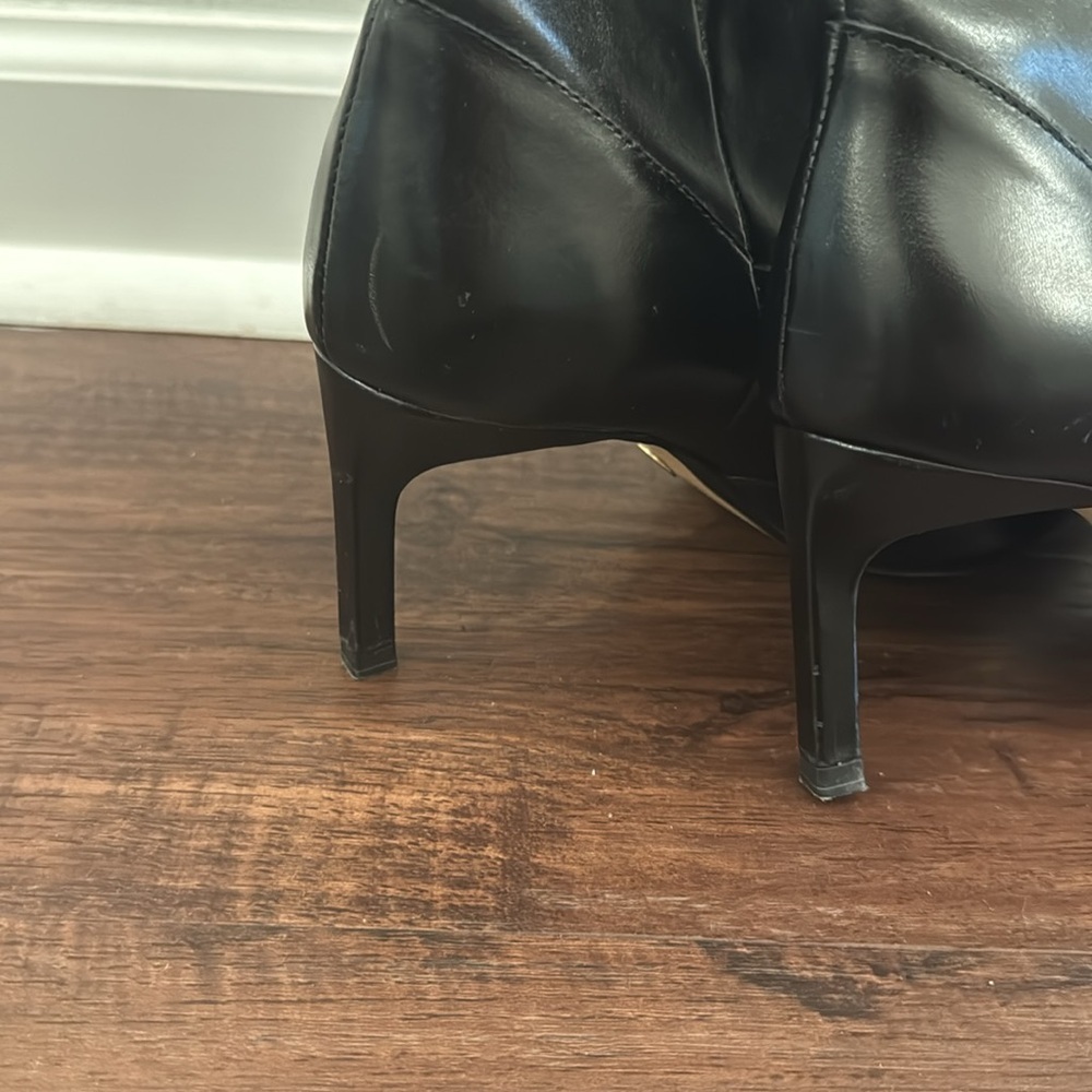 ZARA Elegant Black Knee-High Boots with Chain Detail - Picture 15 of 16